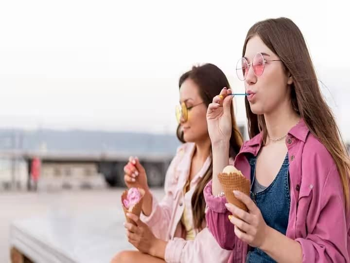 Ice Cream Side Effects :कडक उन्हाळा आहे म्हणून आईस्क्रीम खात असाल, तर आरोग्यावर वाईट परिणाम होऊ शकतो